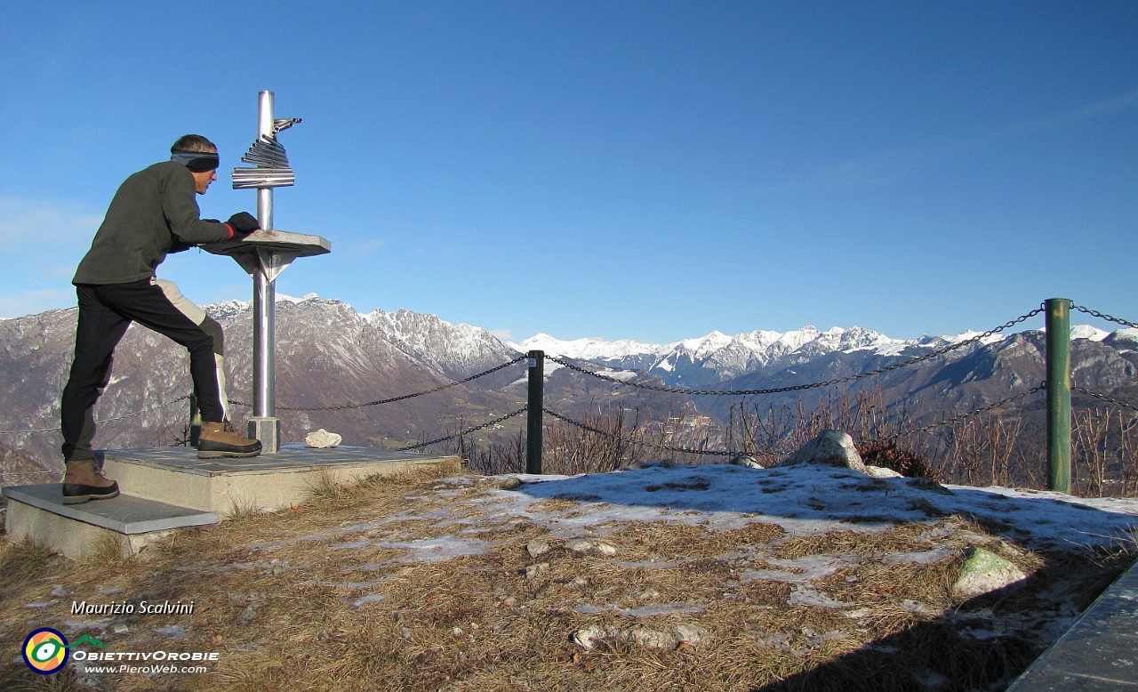 09 E parto in quarta col panorama dei tubi...( ma qualcuno non azzecca la cima che riporta..).JPG